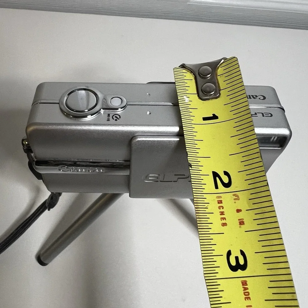 CANON ELPH Z3 COMPACT DIGITAL APS POINT & SHOOT FILM‎ CAMERA W Tripod - Untested